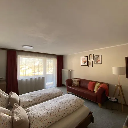 Alpinum Hostel *