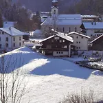 Alpinum Hostel *
